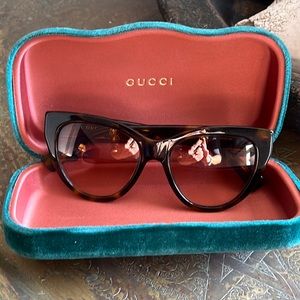 Gorgeous Tortoise Gucci Sun Glasses!